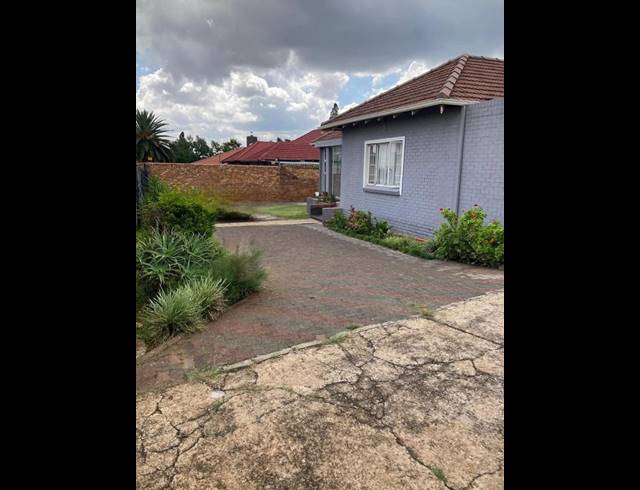3 BEDROOM HOUSE FOR SALE IN CRESTON HILL